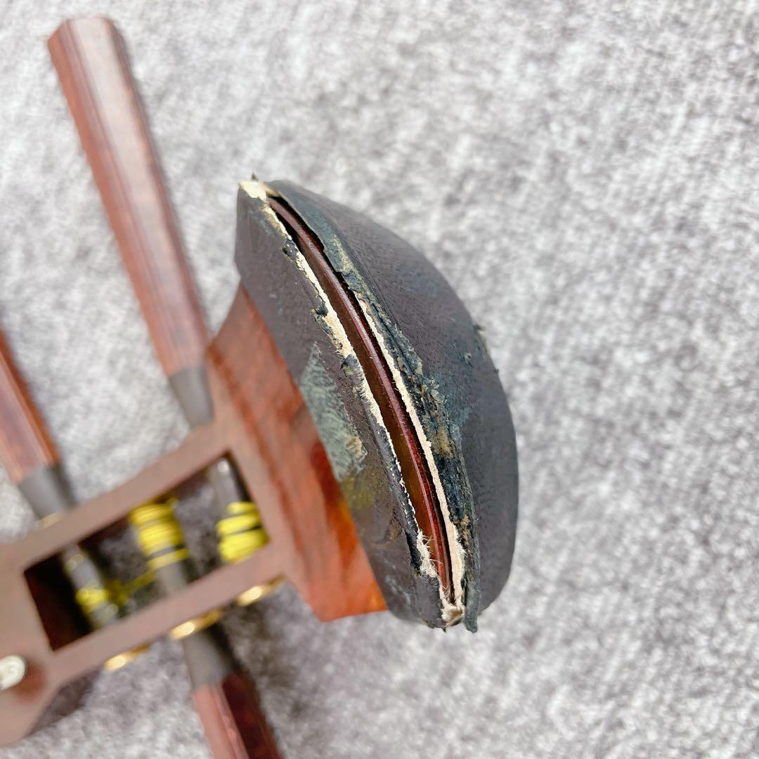 三味線 虎トチ紅木 子持ち綾杉胴 犬皮 二本溝 紅木糸巻き K22 金細 細棹