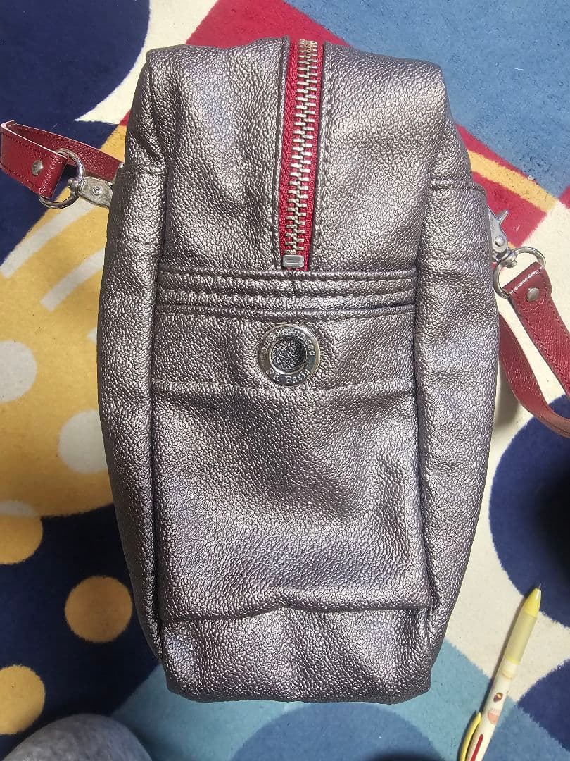 アンジュールアンサック　メタリックグレー ボックス型バッグ