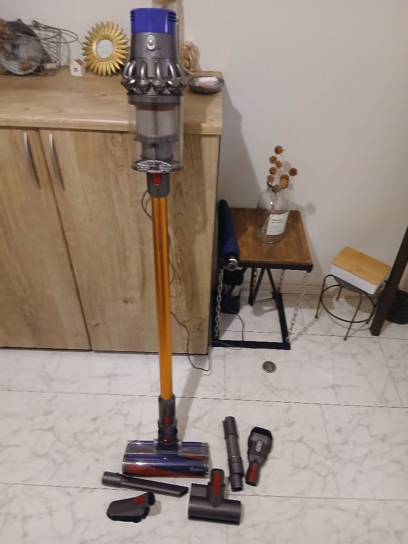 Dyson V10 SV12 本体＋ソフトローラーヘッド 付属品多数