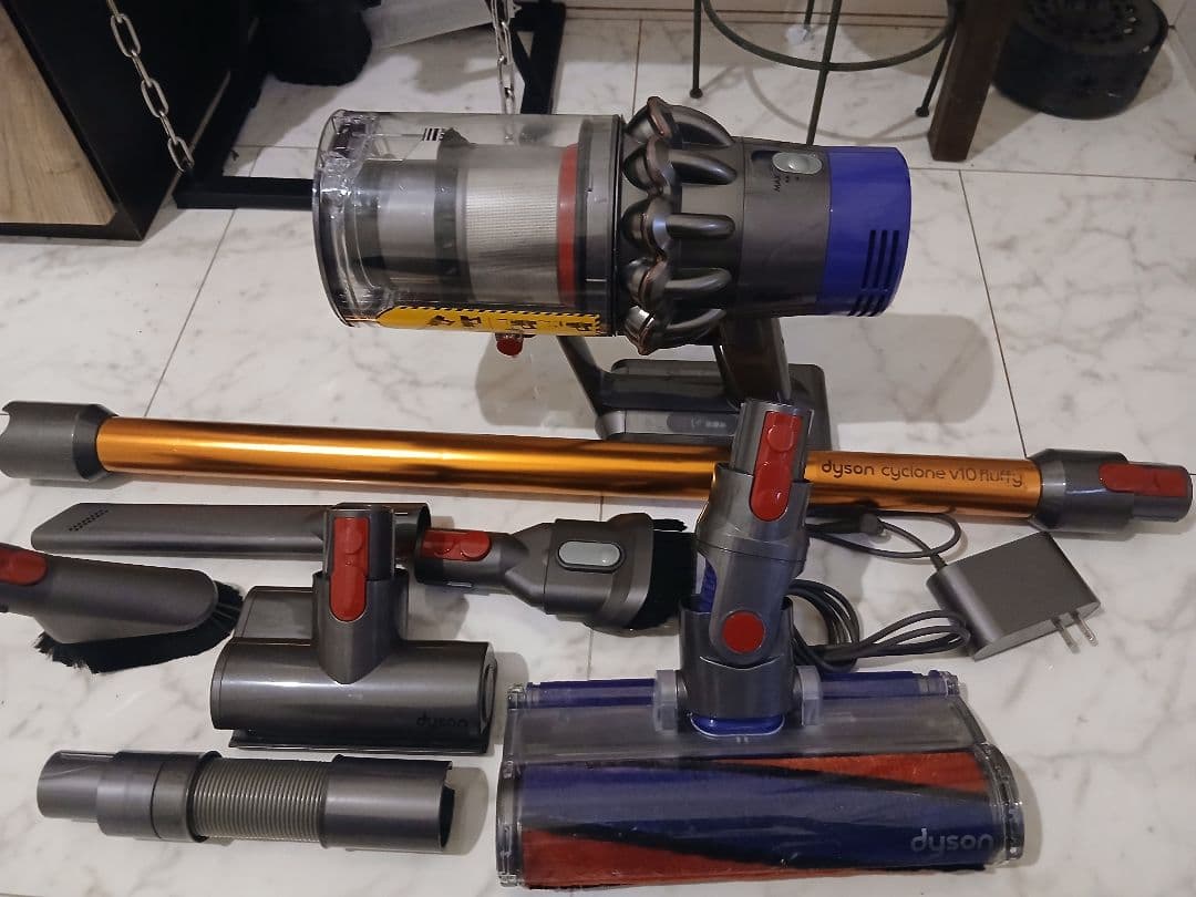 Dyson V10 SV12 本体＋ソフトローラーヘッド 付属品多数