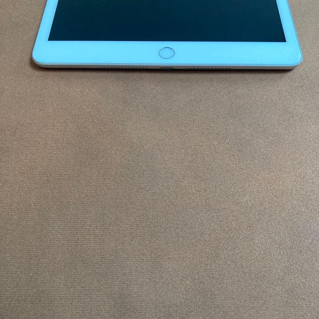 560【早い者勝ち】外観美品☆iPad8 第8世代 32GB SIMフリー☆