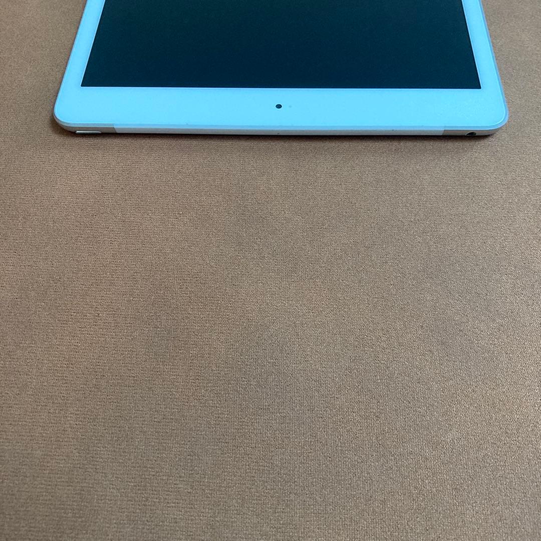 560【早い者勝ち】外観美品☆iPad8 第8世代 32GB SIMフリー☆