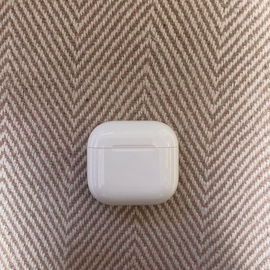 【新品•未使用】　AirPods 第4世代　Apple ノイズキャンセリング