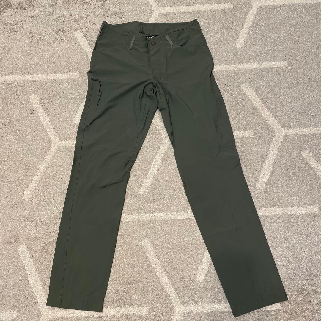 値下げ！ARC'TERYX レディースパンツ　オリーブグリーン サイズ4