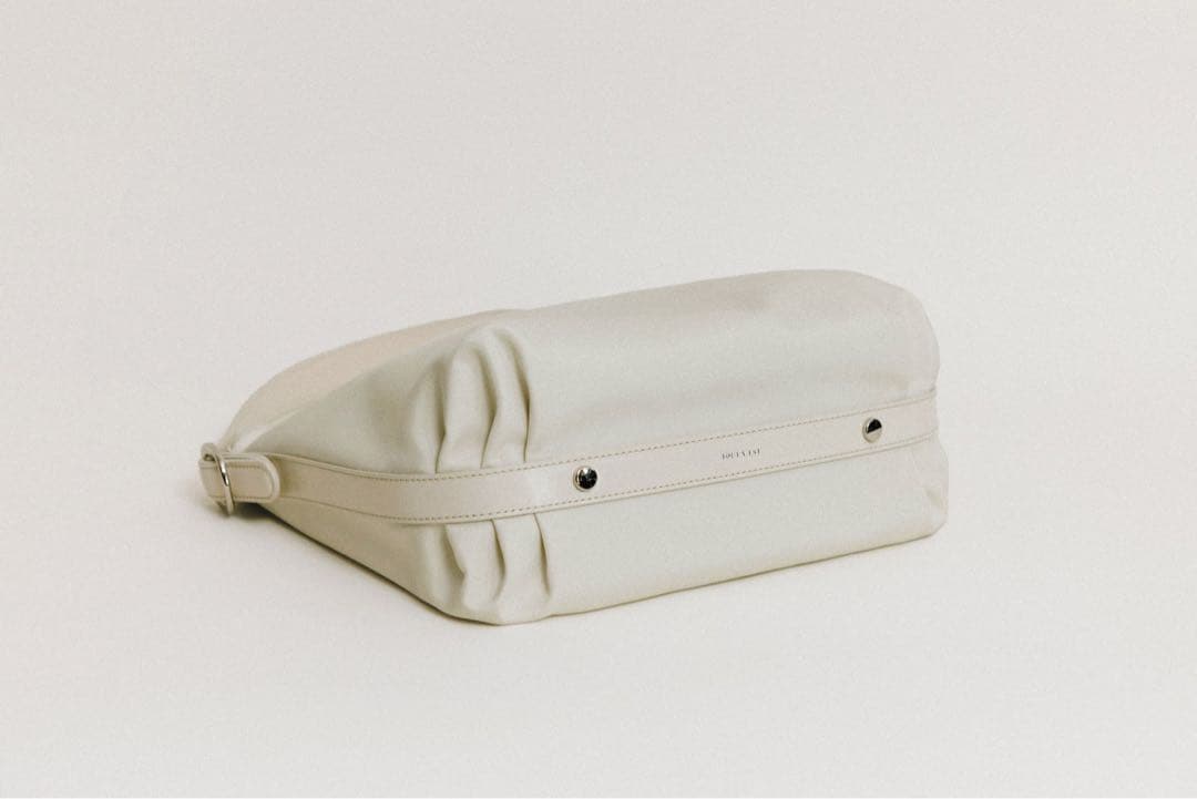 TOUT Y EST トゥティエ ◯ カノ トワル スモールバッグ 韓国