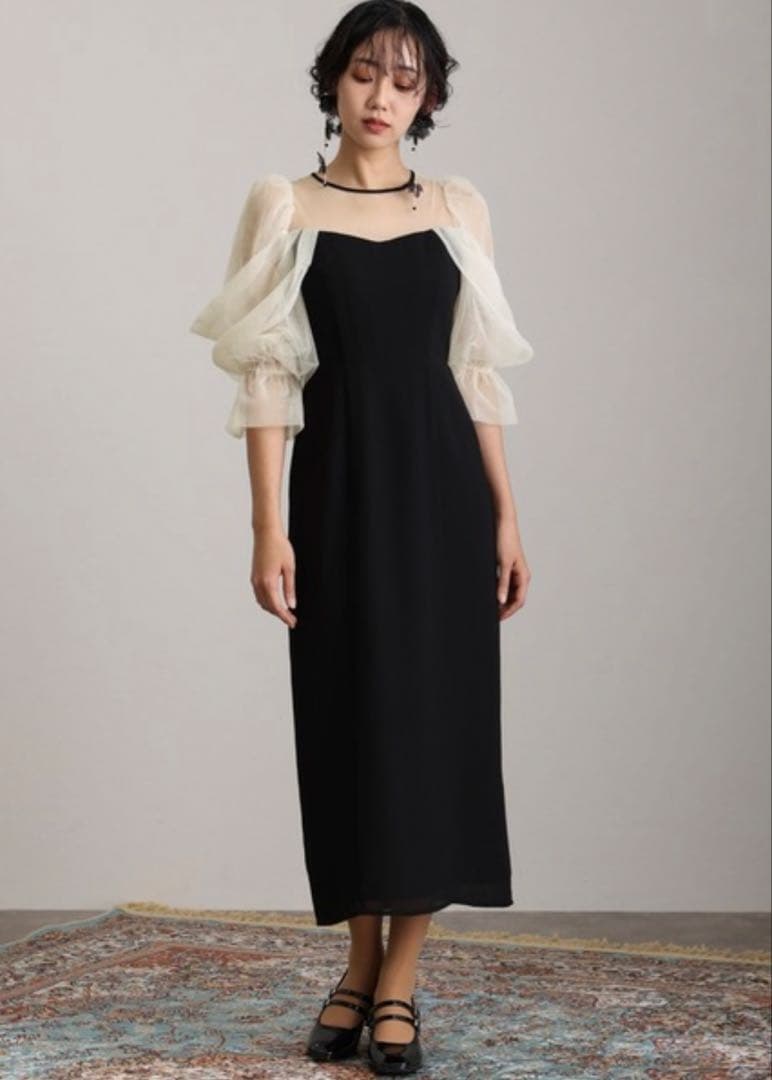 チュールオフショルダードレス　オフホワイト×黒パーティードレス　結婚式