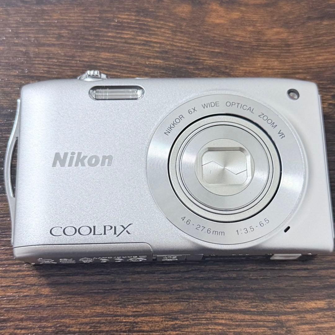 デジカメ　Nikon coolpix S3300