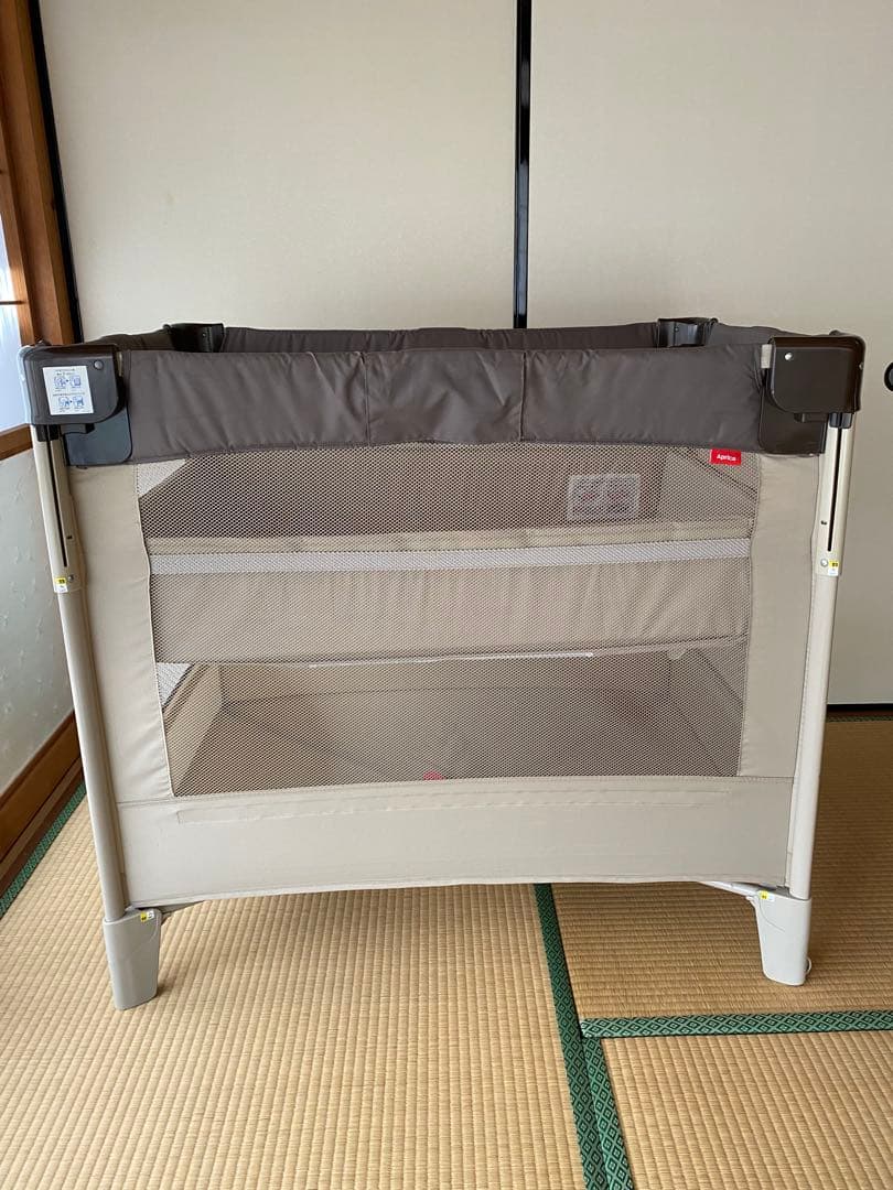 アップリカ　ココネルエアー　ベビーベッド　ココアBR