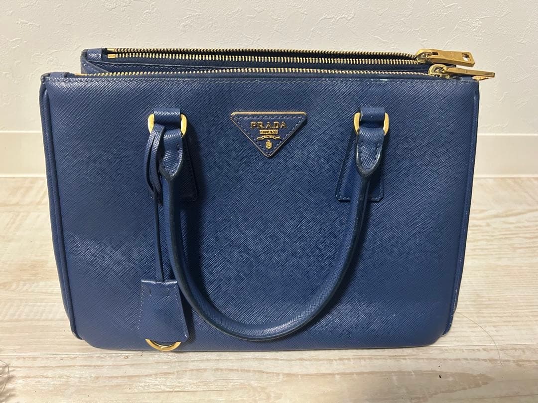 PRADA サフィアーノラックス　ブルー
