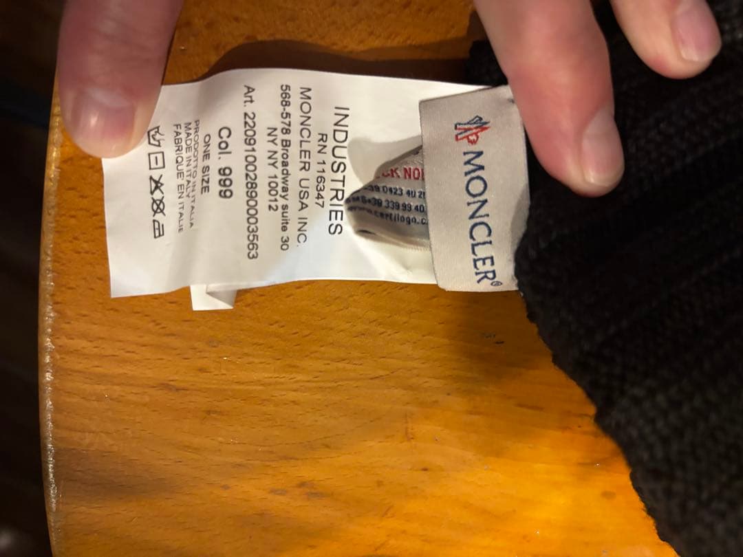 MONCLER ニット帽 ブラック・グレー