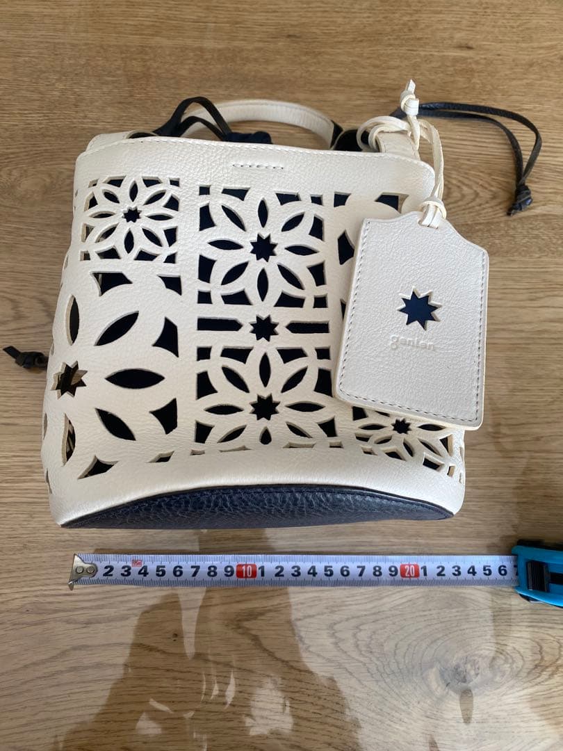 ゲンテン　ホワイト カットアウトデザイン レザーバッグ　最終価格です