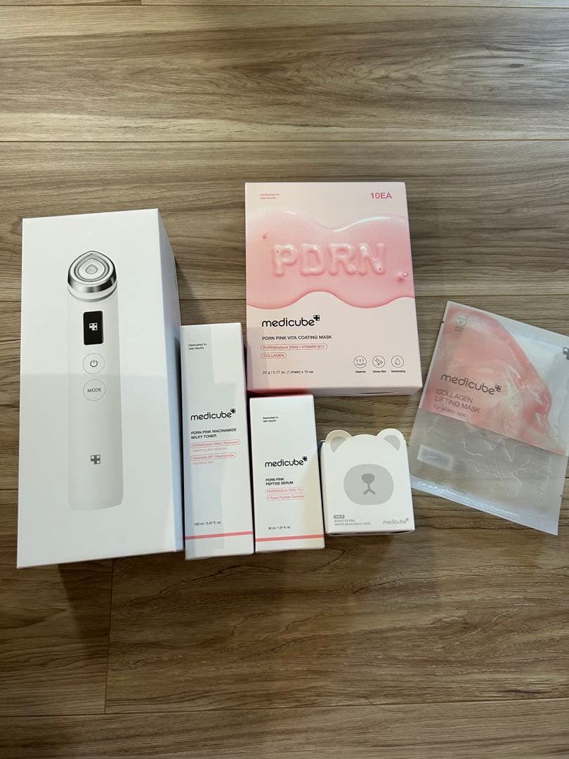 新品 未使用メディキューブ AGE-Rブースタープロ 美顔器　ホワイト