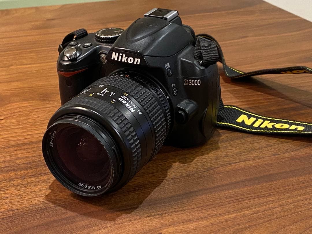 Nikon CCDD3000 デジタル一眼　ニッコール28-70 レンズ付動作品