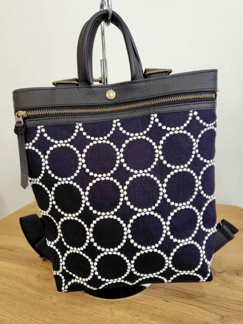 ミナペルホネン/2025tambourineタンバリンネイビー×白/牛革A4トー