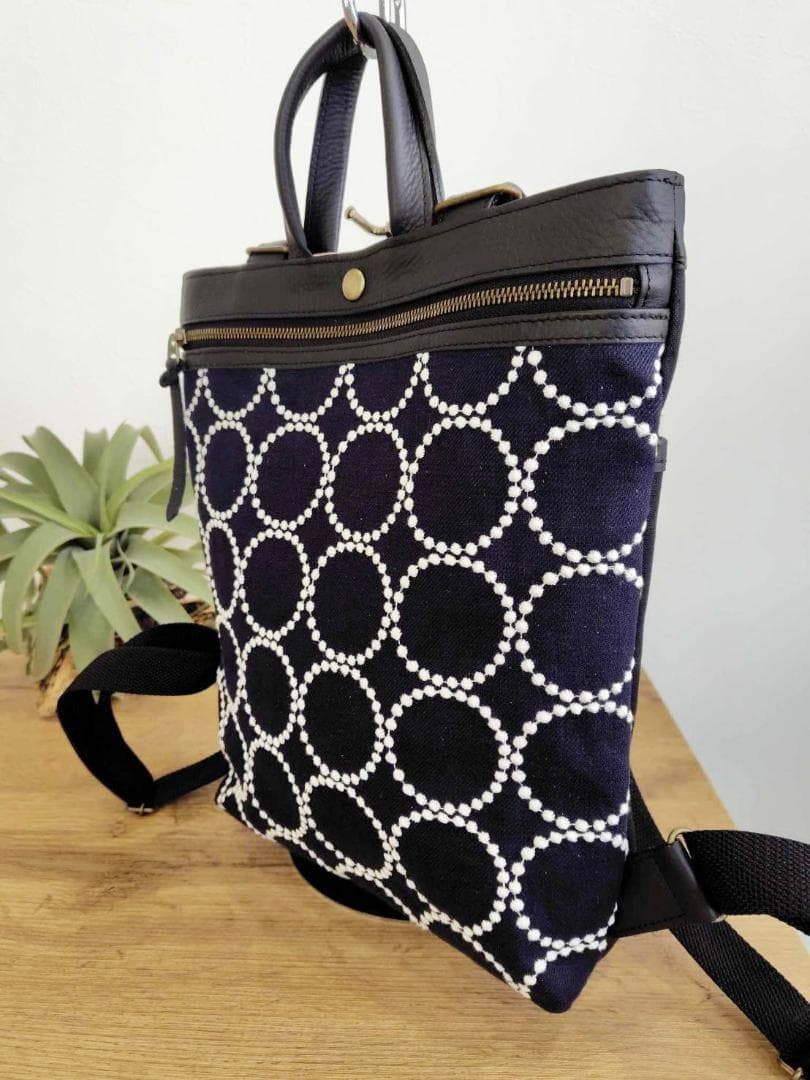 ミナペルホネン/2025tambourineタンバリンネイビー×白/牛革A4トー