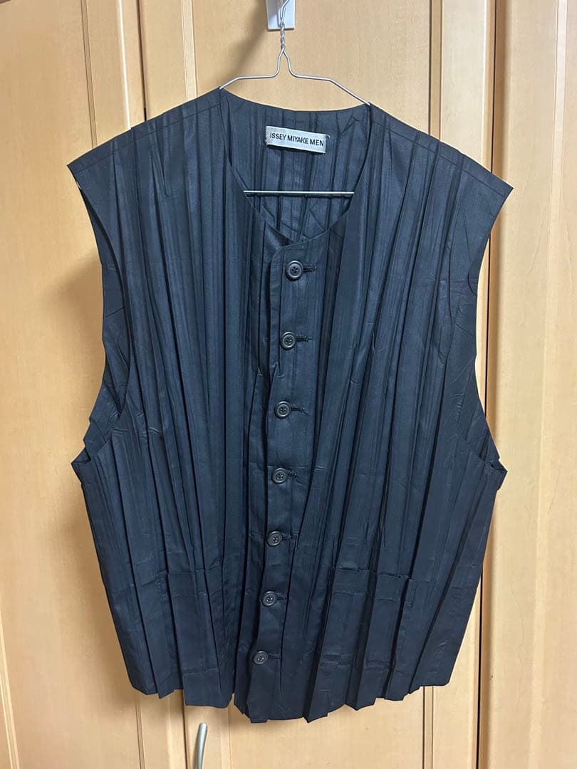 issey miyakeブラック プリーツ ノースリーブ ベスト L ジレ