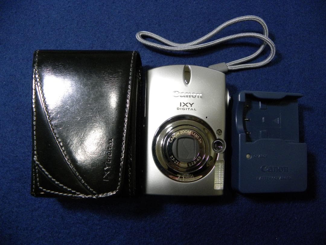 デジタルカメラ（IXY）