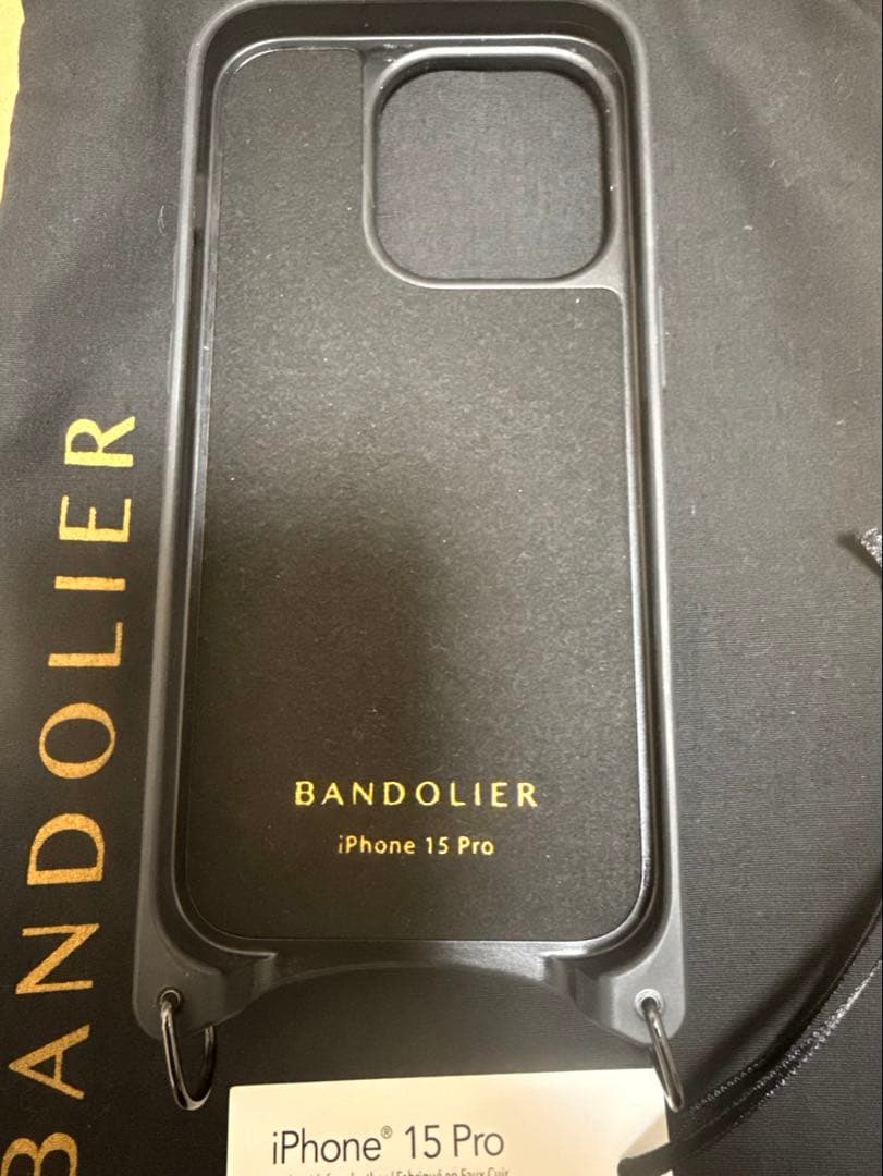 美品 バンドリヤーiPhone15 Pro シーラ ブラック カバー本体のみ
