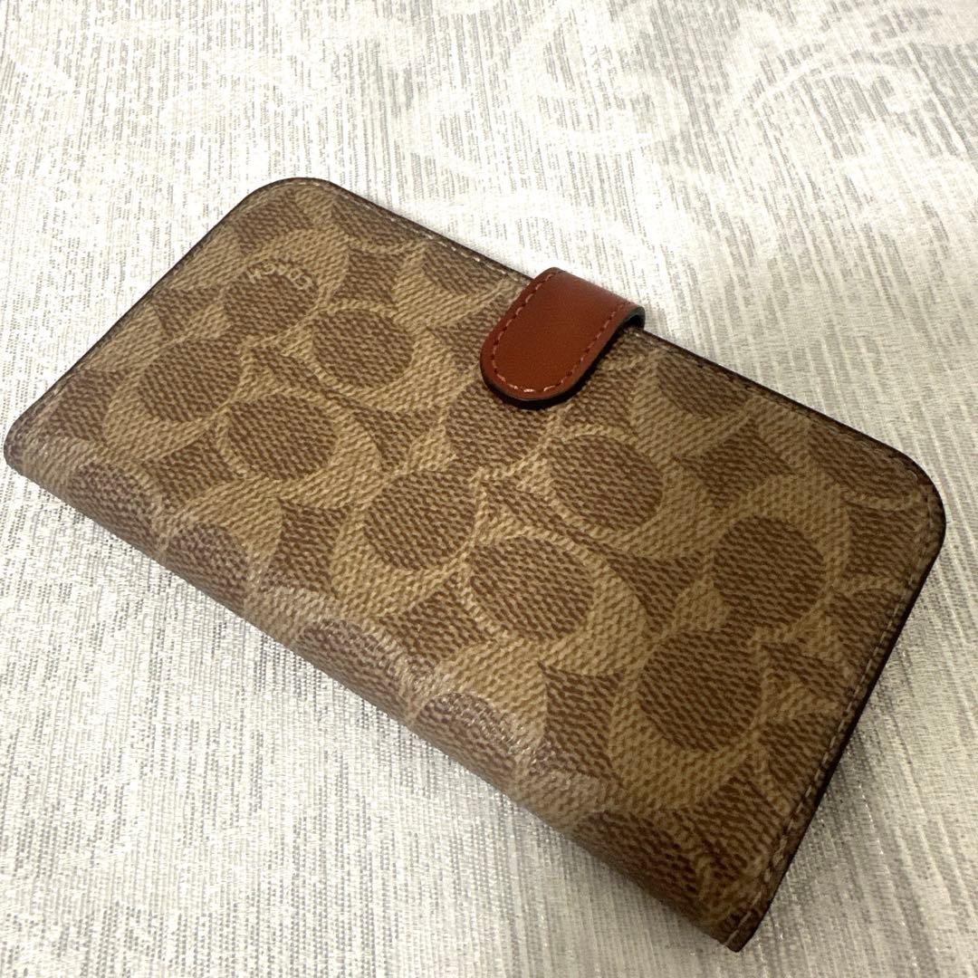 極美品 COACH 手帳型 iPhone13 スマホケース 茶 シグネチャー