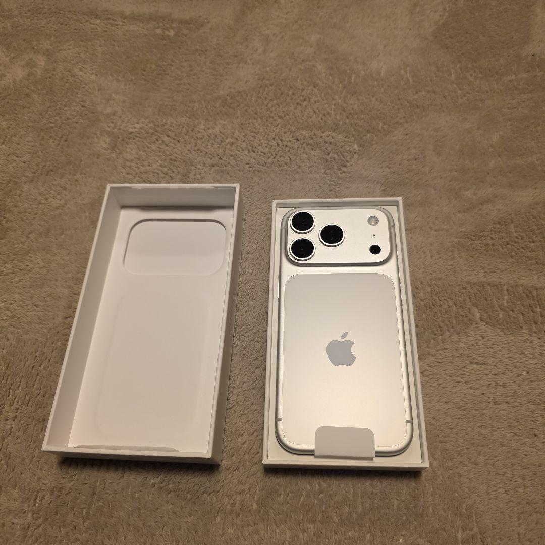 Apple iPhone 17 Pro シルバー 本体