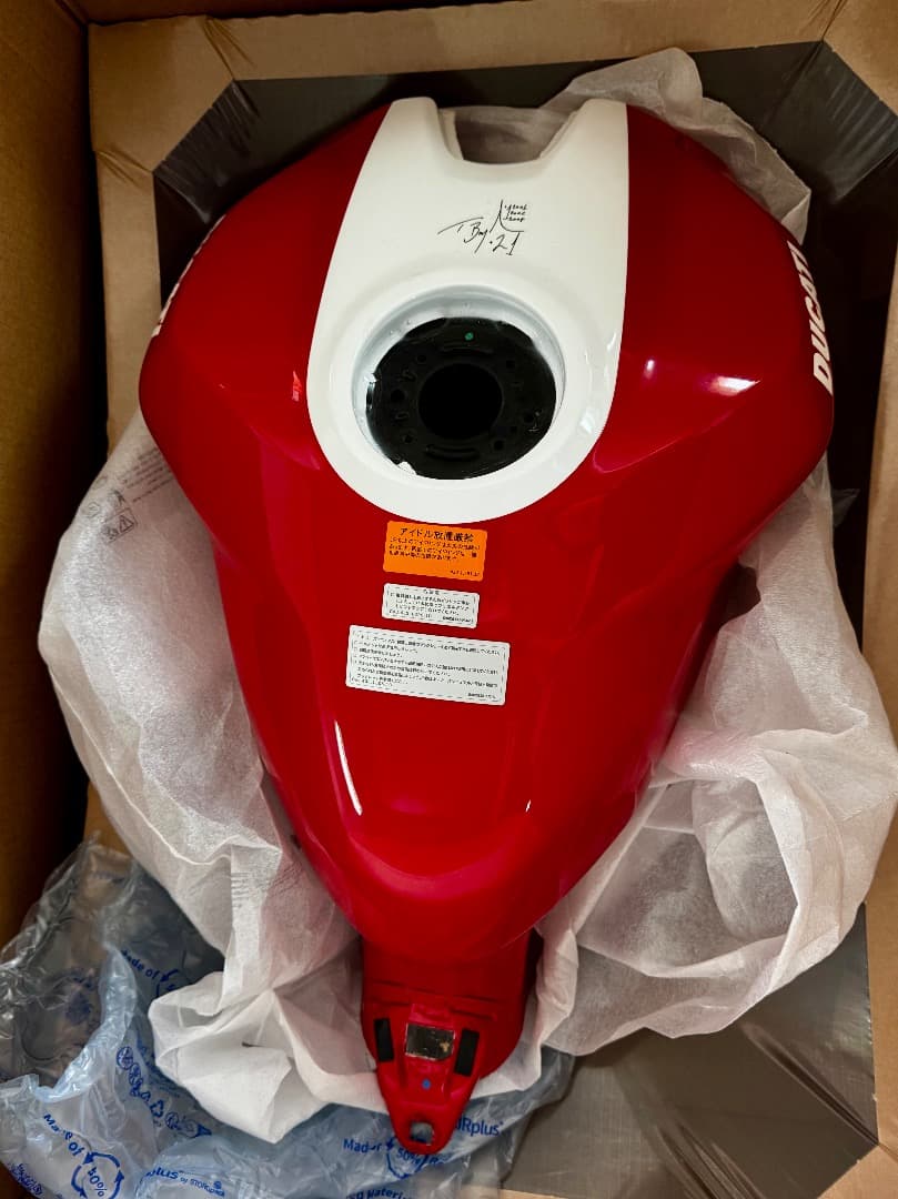 ドゥカティ パニガーレV2 ベイリス 純正タンク