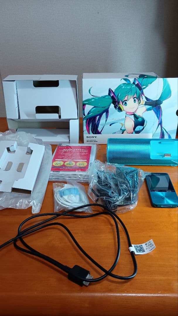 (送料無料) [要商品内容確認] ウォークマンSシリーズ 初音ミク モデル 中古