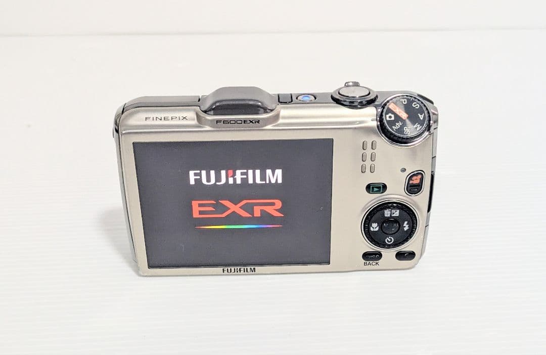FUJIFILM F600EXR 富士フイルム　デジタルカメラ　ゴールド