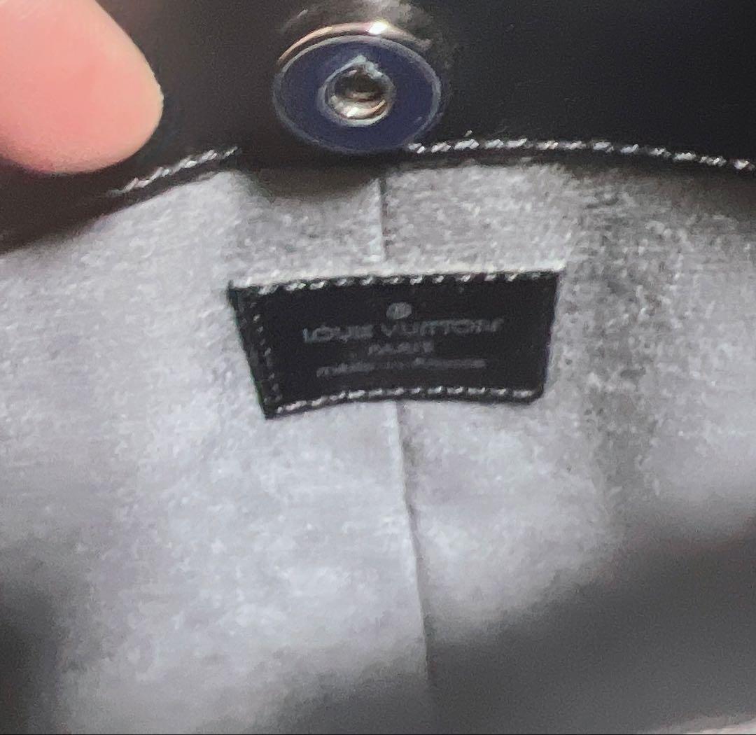 Louis Viutton エピ バッグ 黒