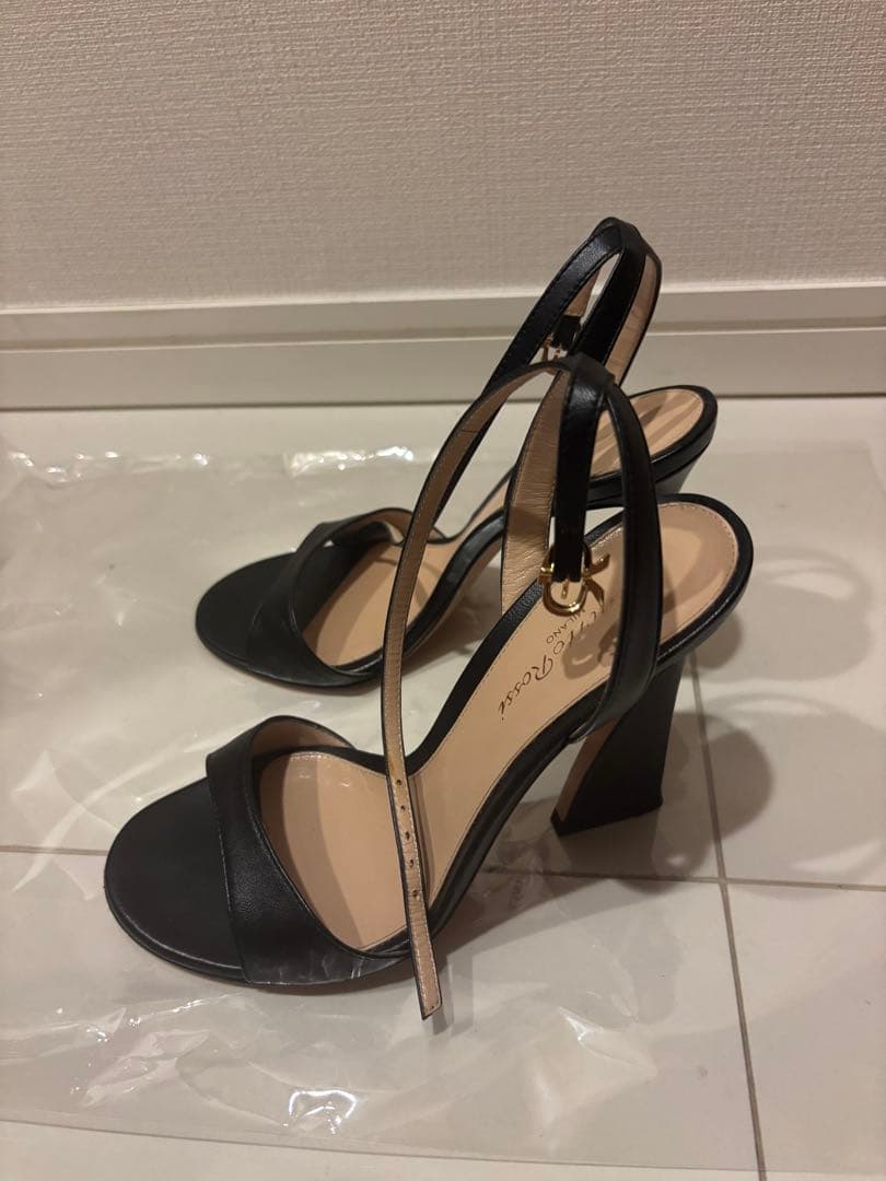 Gianvito Rossi ジャンヴィトロッシ　サンダル　黒