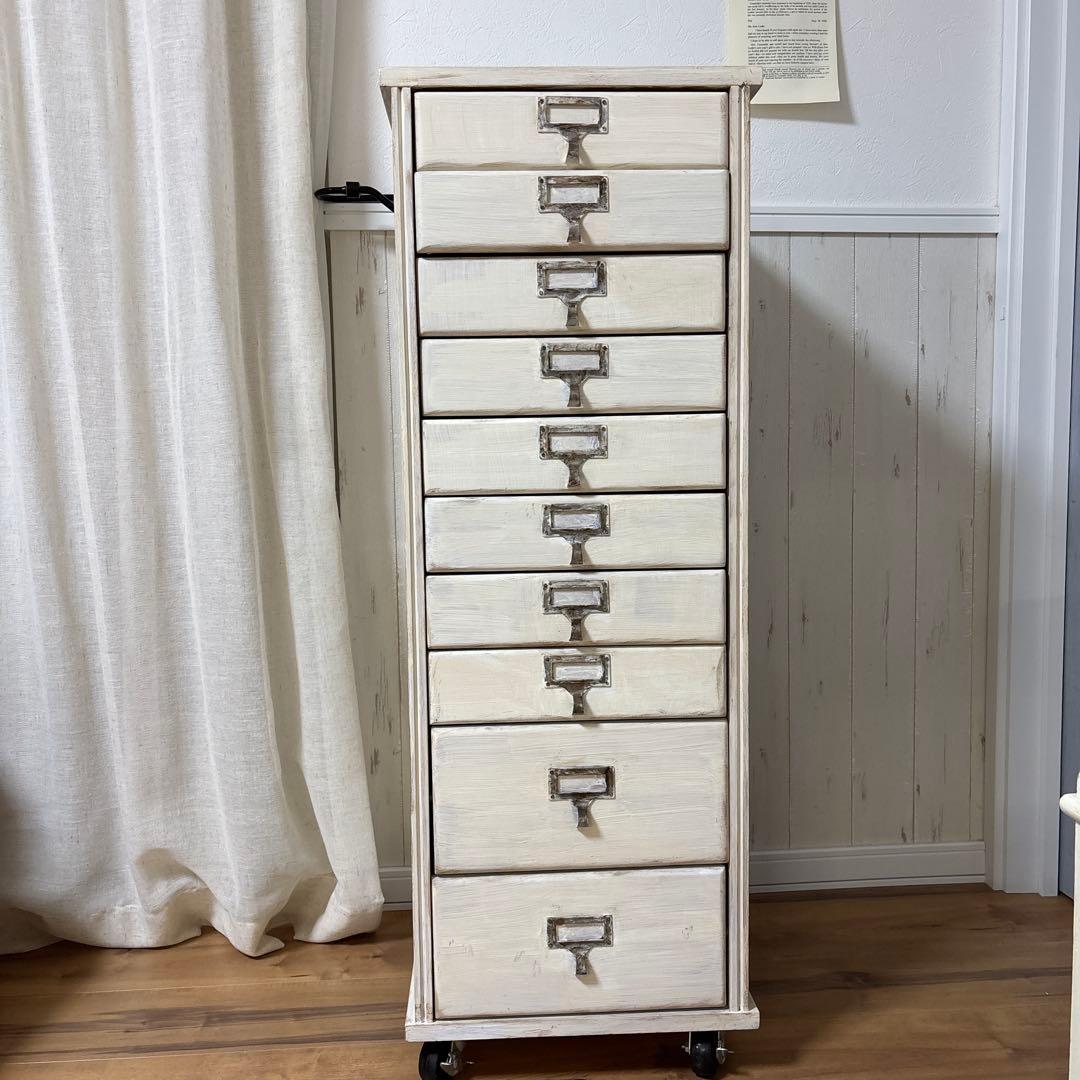 木製ホワイト多段チェスト キャスター付き　古物アンティーク風　フレンチシャビー