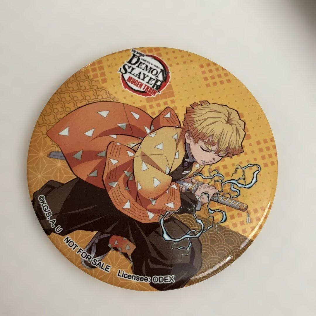 希少‼️海外版　鬼滅の刃‼️我妻善逸　バッジ　送込