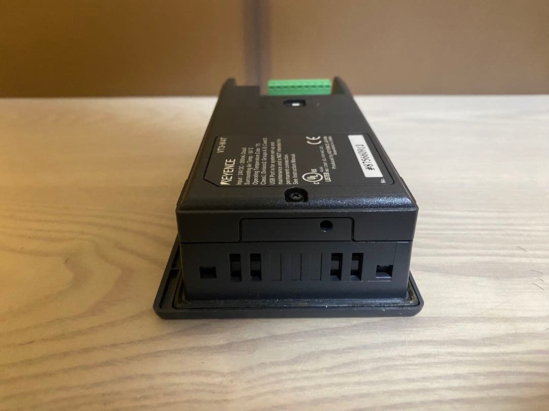 Keyence VT3-W4T タッチパネル(通電確認済み)