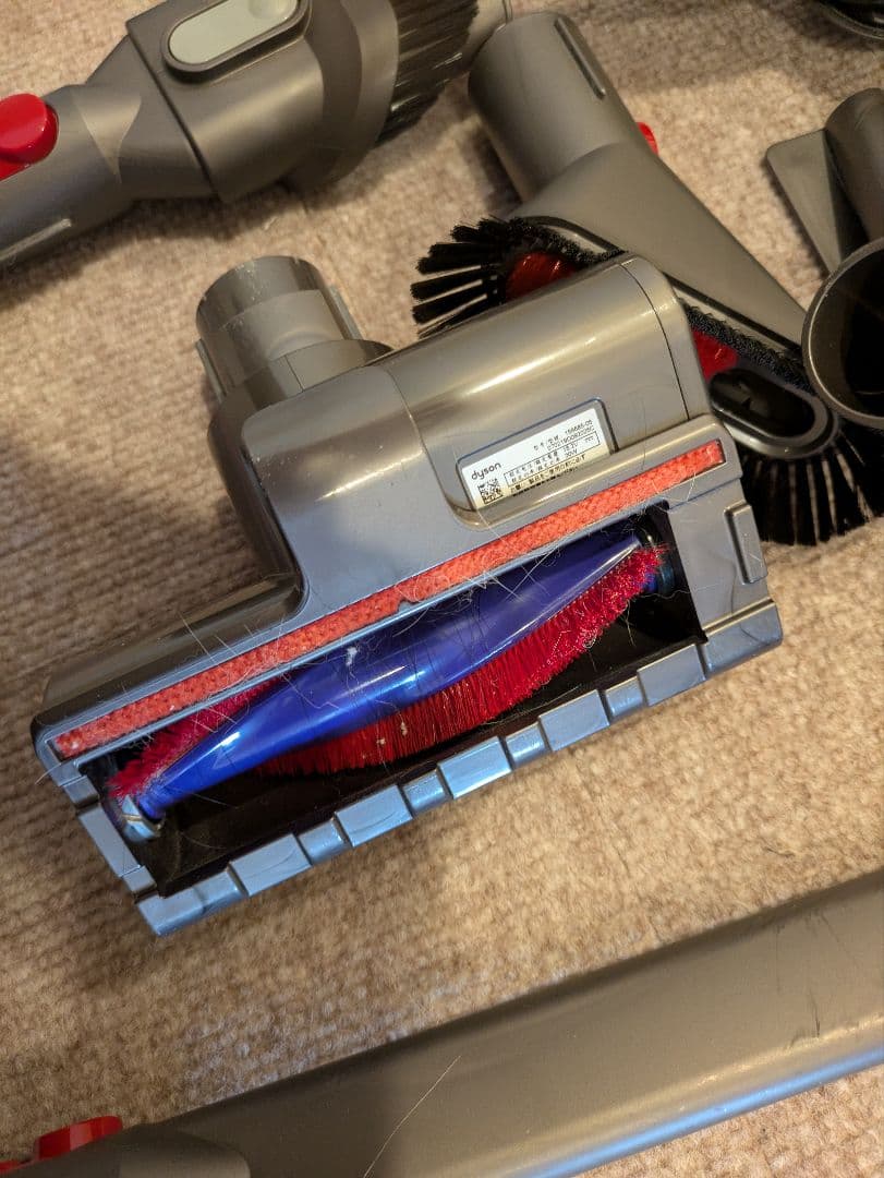 ジャンクDyson スティッククリーナーv11本体 スタンドアタッチメント6種類