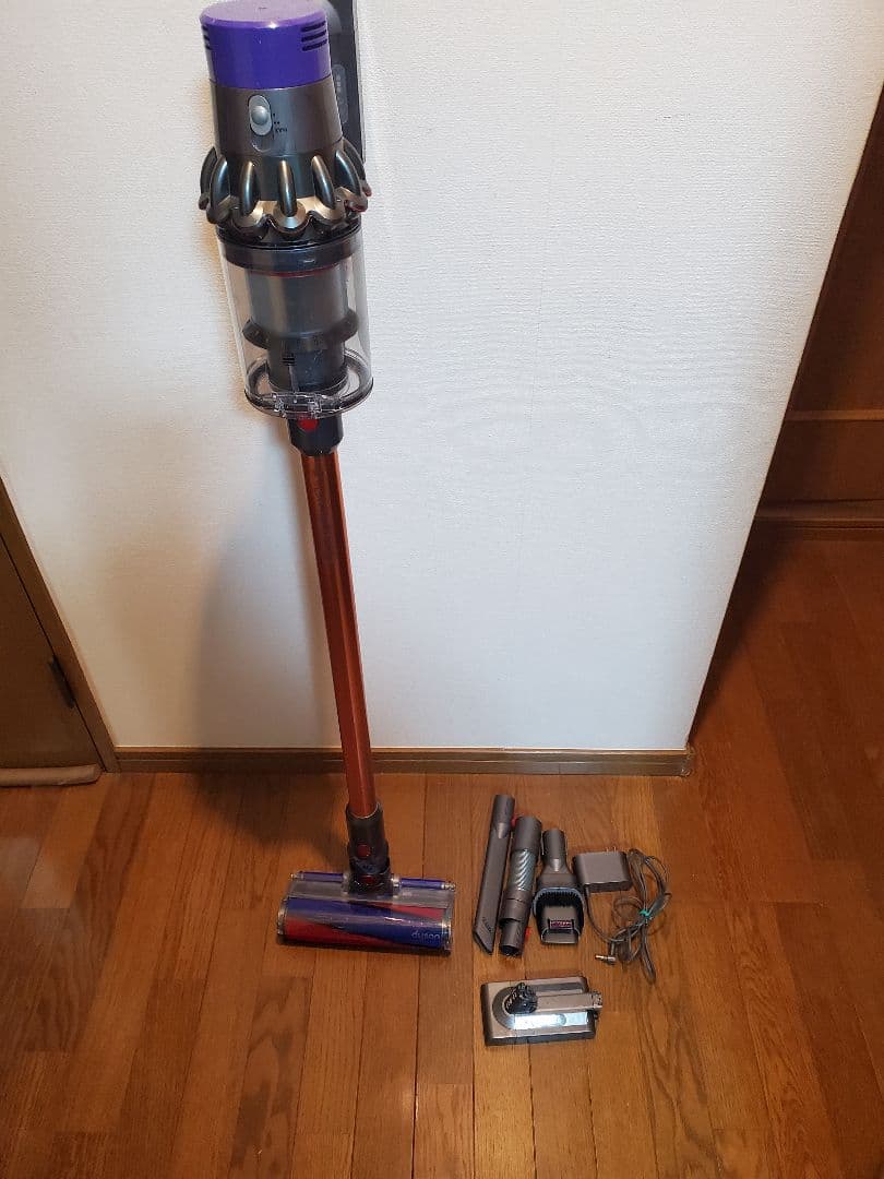 値下げしました　Dyson V10分解清掃動作確認済
