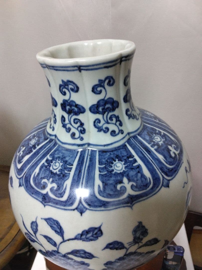 中国美術、青花花唐草文壺