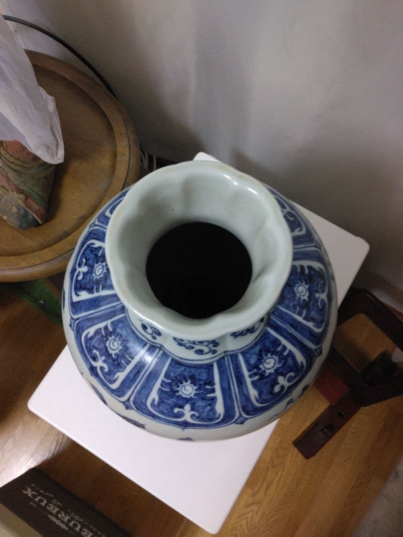 中国美術、青花花唐草文壺