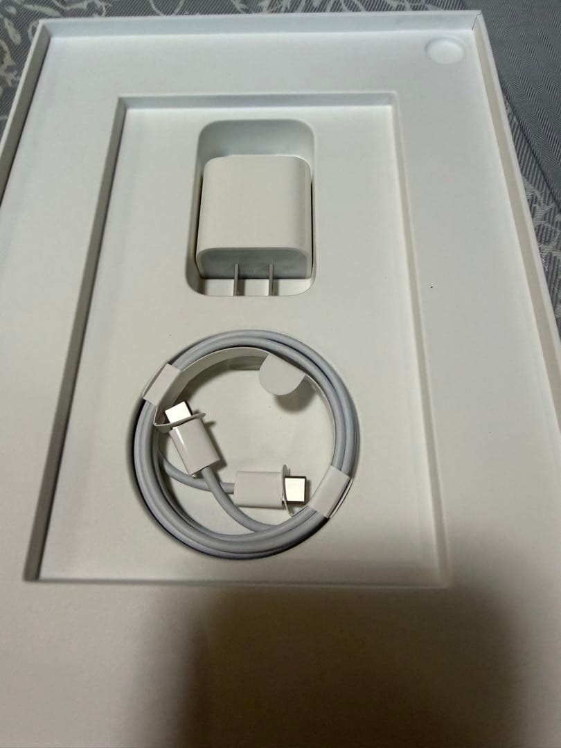 ☆iPad Air 5世代 超美品 付属品未使用☆