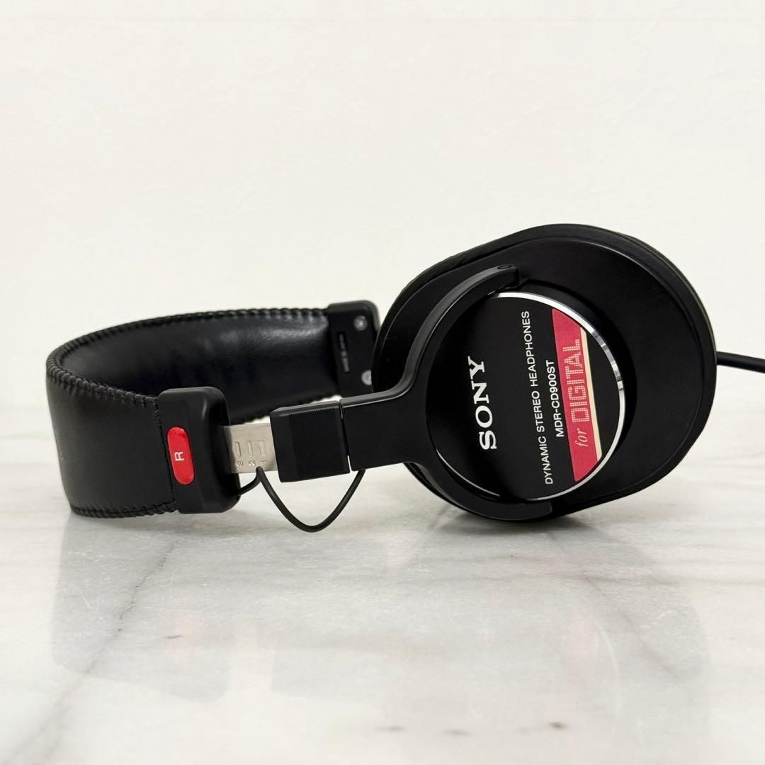 SONYモニターヘッドホンMDR-CD900ST