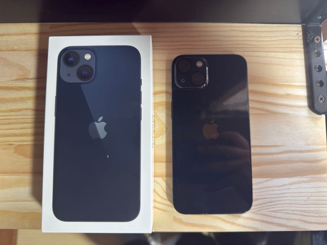 iPhone 13本体、ケース付き