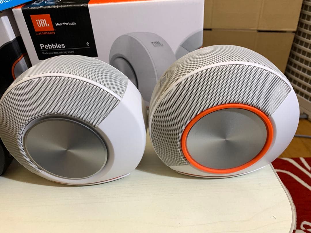 JBL Pebbles 白＆黒の 2箱セット　パソコン用スピーカー　元箱有り