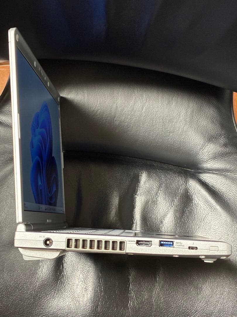 中古で人気の軽量、最速SV9win11 office2024認証済バッテリー好調