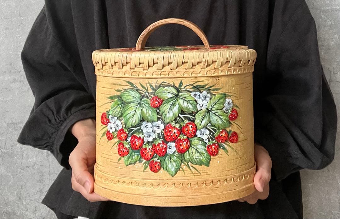 ロシア雑貨・白樺細工・ベレスタ・伝統工芸品・収納ボックス・ハンドペイントいちご