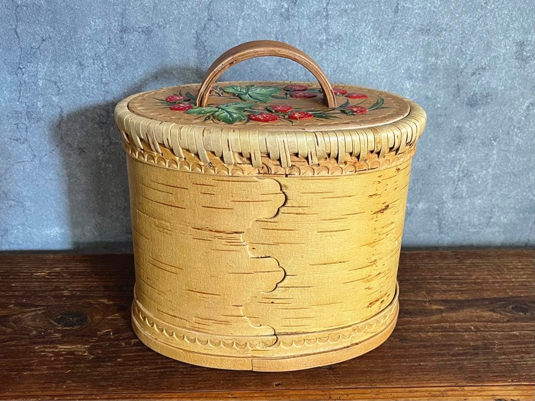 ロシア雑貨・白樺細工・ベレスタ・伝統工芸品・収納ボックス・ハンドペイントいちご