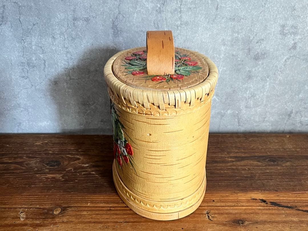 ロシア雑貨・白樺細工・ベレスタ・伝統工芸品・収納ボックス・ハンドペイントいちご