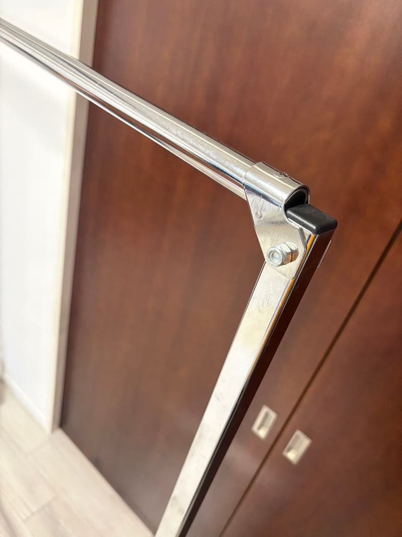 R&B Wire Products社　ガーメントラックGARMENT RACK