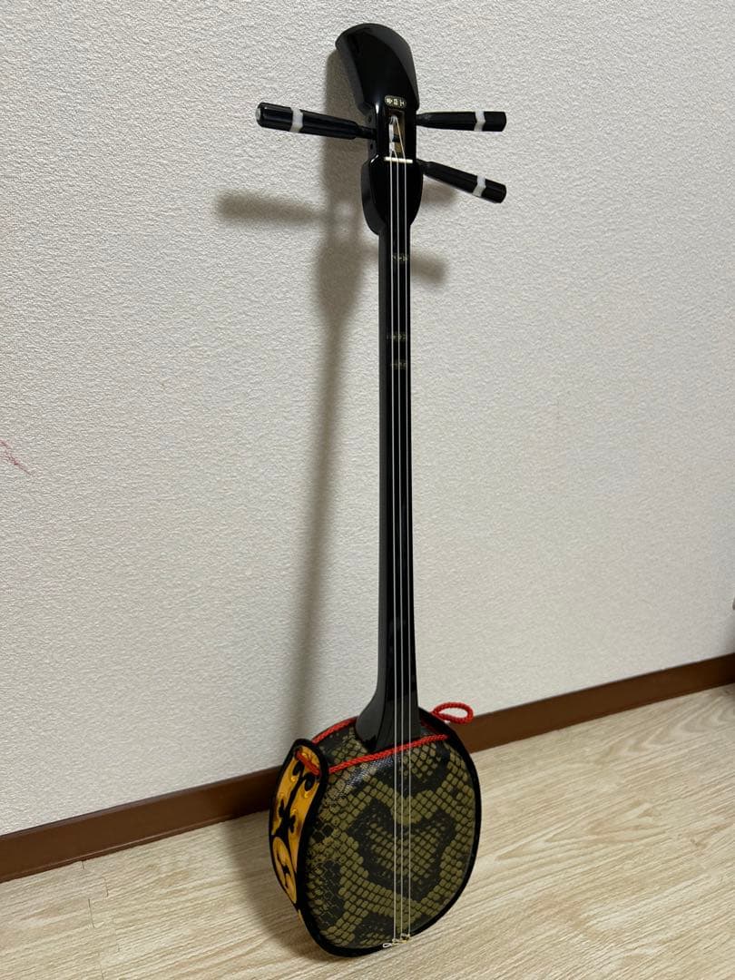 【美品】沖縄三線 人工皮 フィンガーピック・KORG(コルグ)チューナー付き