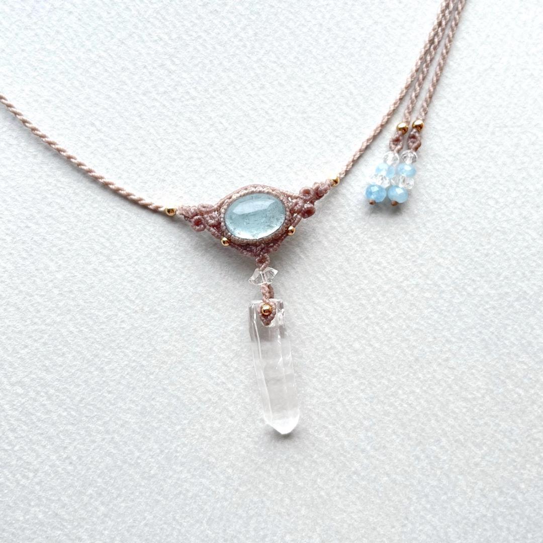 ヒマラヤ産クリスタル+アクアマリンのマクラメ編み 天然石ネックレス