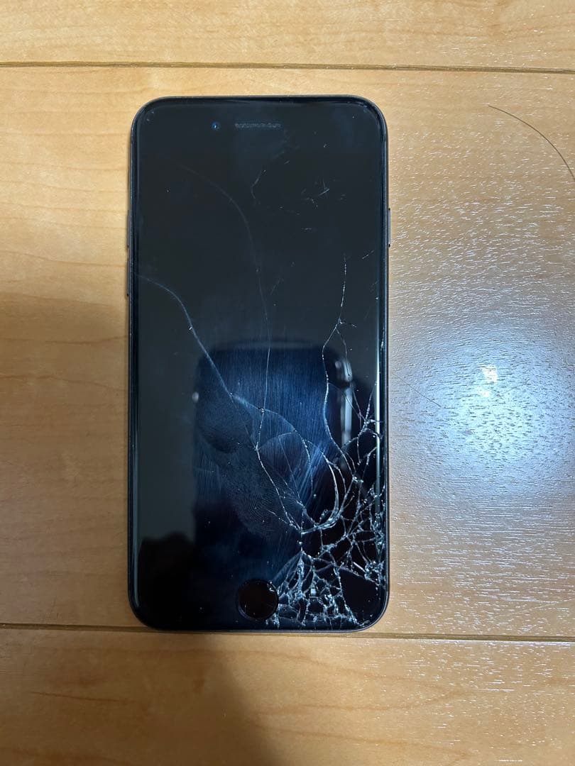【値引き交渉◯】iPhone ブラック 画面ひび割れ 76%