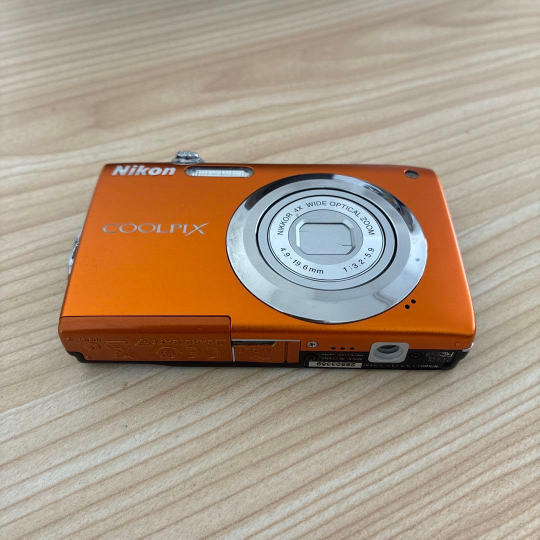 Nikon COOLPIX オレンジ色 デジタルカメラ