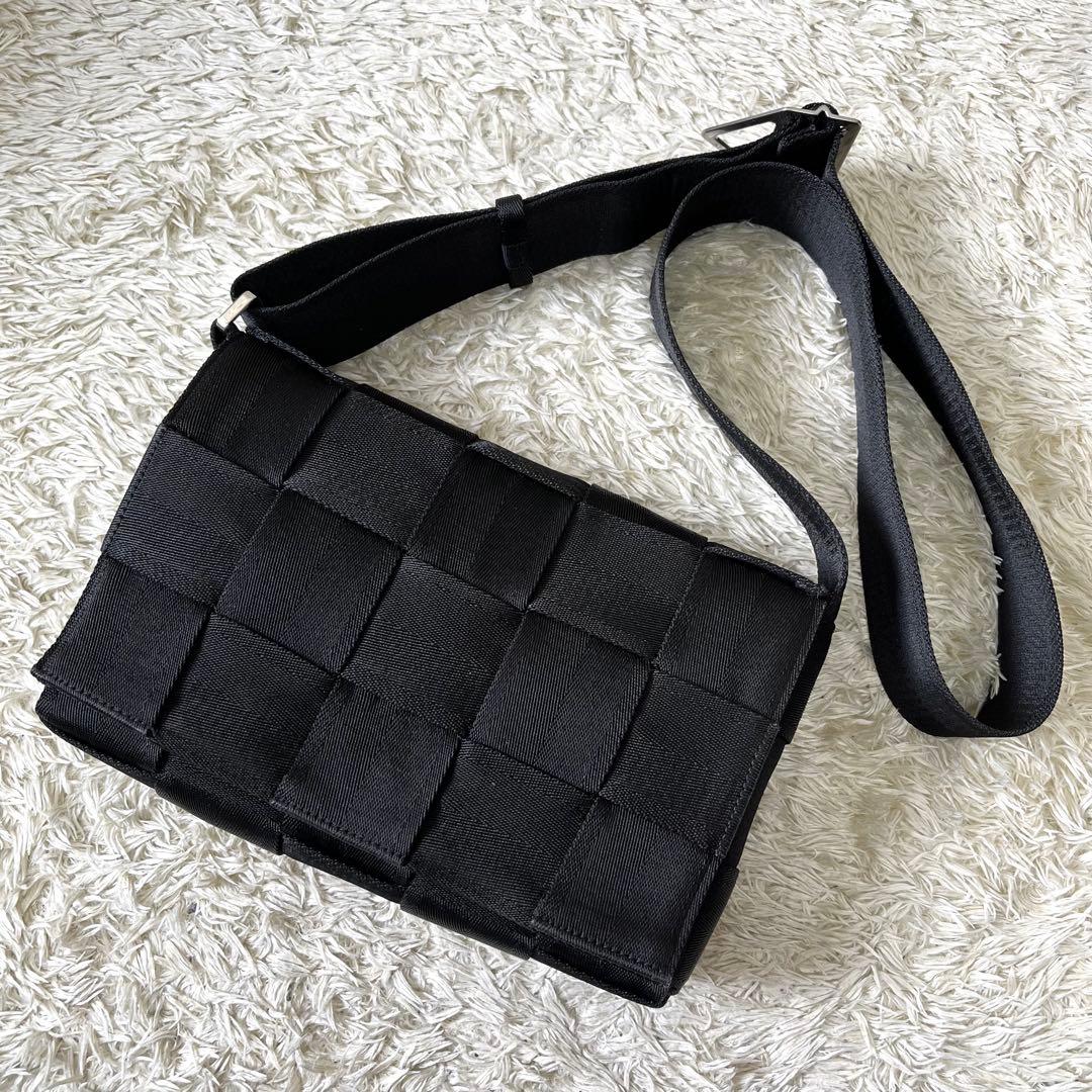 ボッテガヴェネタ　ショルダーバッグ　カセット　ナイロン　黒　ブラック　メンズ